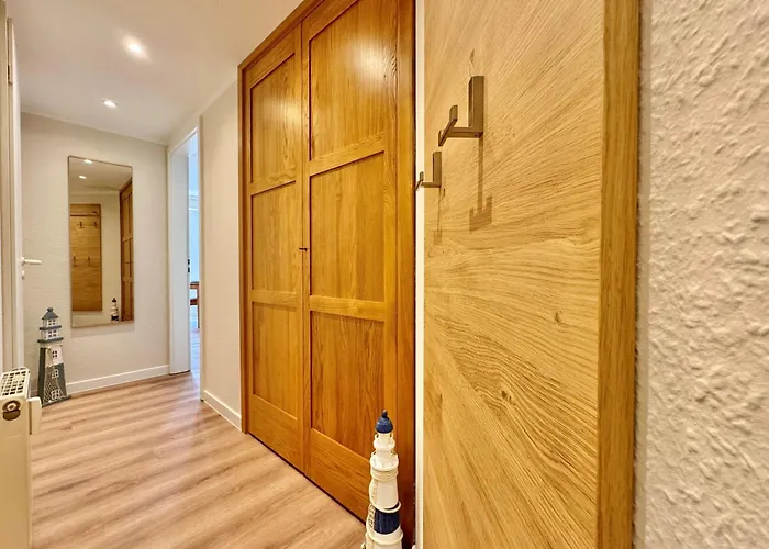 Apartment 255, Seepark *